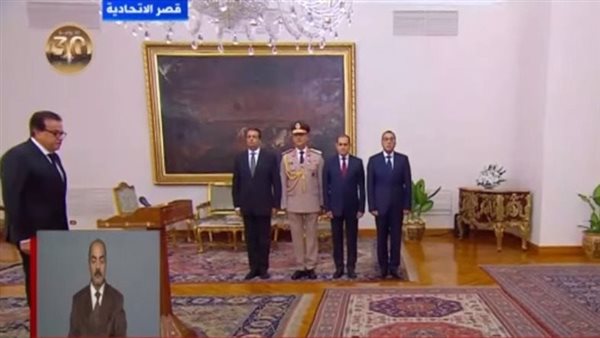 خالد عبدالغفار يؤدي