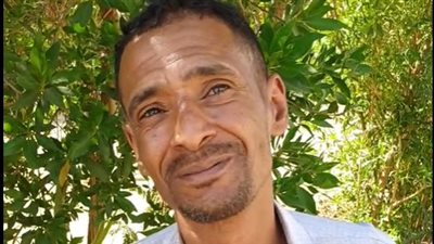 والد يوسف صاحب تريند أرجوحة صندوق القمامة: قرر يسعد نفسه بأبسط الإمكانيات عشان إحنا على قدنا| بث مباشر 