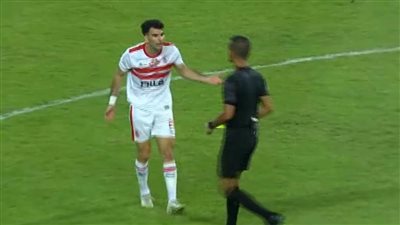 مشادة كلامية بين زيزو والحكم خلال مباراة الزمالك وفاركو