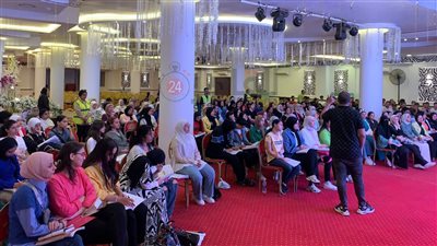 هروبا من انقطاع الكهرباء.. التحالف الوطني يستقبل عددا كبيرا من الطلاب لمراجعة الجغرافيا ببورسعيد| صور 