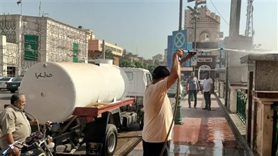 غسيل كوبري محافظة الشرقية بالمساحات والخراطيم تزامنا مع وصول المحافظ الجديد | صور