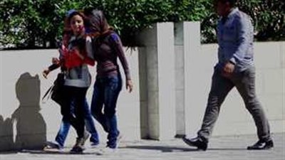 احتضنها من الخلف.. تفاصيل هتك عرض طالبة جامعية خلال سيرها بالشارع في أكتوبر | بث مباشر