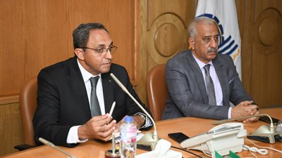 محافظ قنا خلال أول اجتماع للمجلس التنفيذي: ملف الصناعة والاستثمار على رأس أولوياتي