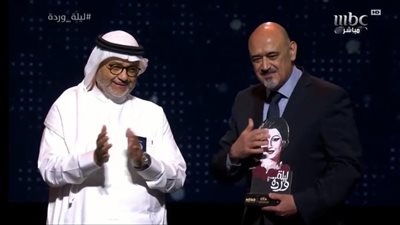 أميرة الطرب العربي.. رياض نجل الفنانة وردة الجزائرية يتسلم درع تكريمها بالسعودية