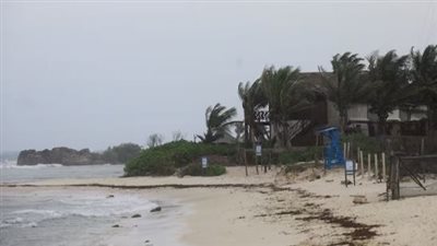 إعصار بيريل يضرب المكسيك ويثير حالة تأهب قصوى.. وتحذيرات من أمواج مدمرة ورياح خطيرة