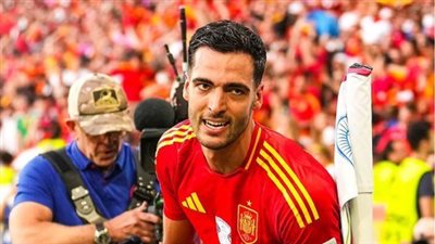 الابن يعيد ذكريات الأب بعد 33 عامًا.. مفارقة غريبة وراء احتفال لاعب إسبانيا 