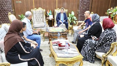 بعد نشر القاهرة 24.. محافظ المنوفية يلتقي أسرة مليج المتضررة من هبوط أرضي بمنزلهم