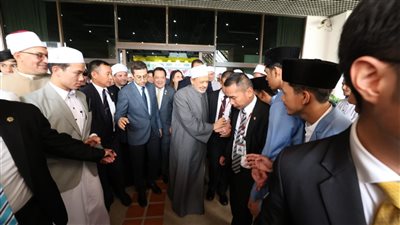 آلاف المسلمين التايلانديين من 45 محافظة يلتقون شيخ الأزهر في بانكوك