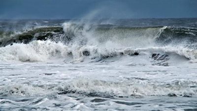 أتربة ورمال واضطراب البحر المتوسط.. الأرصاد تحذر من حالة طقس الغد