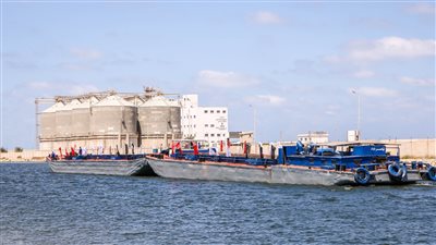 ميناء دمياط يستقبل شحنات قمح وسكر بإجمالي 36 ألف طنا