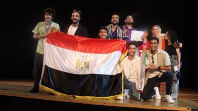 جامعة عين شمس تحصد المركز الأول على العالم في العرض المسرحي سالب صفر| صور