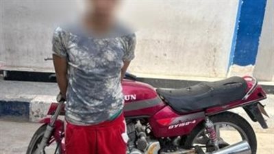 عاكس شقيقته وصدمه بموتوسيكل.. الأمن يكشف تفاصيل التعدي على شاب بالمرج