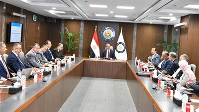 وزير البترول يجتمع مع قيادات الهيئة والوزارة لمناقشة مواجهة تحديات إنتاج الغاز
