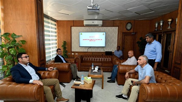 وزير الإسكان 