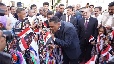 احتفالات شعبية ومسيرات حاشدة احتفالا بالتجديد لمحافظ مطروح