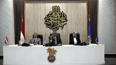 محافظ أسوان: الاهتمام بالمواطن وتسخير كافة الإمكانيات لتلبية مطالبه واحتياجاته