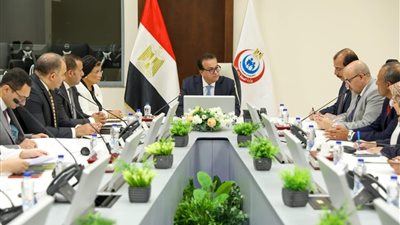 عبدالغفار يعقد اجتماعًا لمناقشة مشروع التطوير المؤسسي لوزارة الصحة 
