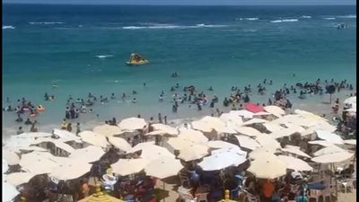 بعد انتشال جثمان غريق العجمي.. شواطئ الإسكندرية ترفع الرايات الصفراء لتحذير المصطافين| بث مباشر 