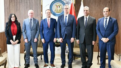 وزير البترول يبحث مع أباتشي الأمريكية خططها لزيادة إنتاج الغاز الطبيعي في مصر