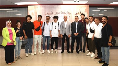 رئيس جامعة عين شمس يستقبل الفريق الفائز بالمركز الأول في المهرجان الدولي للمسرح الجامعي بالدار البيضاء