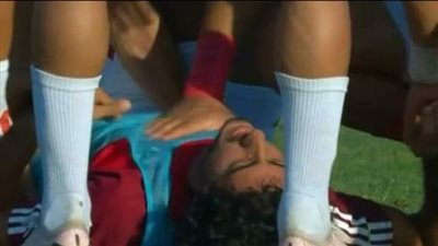 سقوط محمد هاني في عمليات الإحماء قبل مباراة الأهلي والجيش