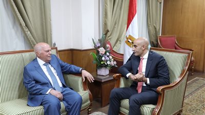 وزير التعليم يلتقي نقيب المعلمين للاتفاق على تفعيل امتيازات صندوق رعاية المعلمين ومعاونيهم