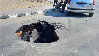 هبوط أرضي بمحور الفاتح بالعريش وجارِ التعامل مع الأمر| صور