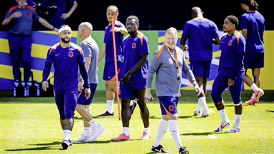 بسبب عوائق في خطوط السكة الحديد.. إلغاء المؤتمر الصحفي لمنتخب هولندا قبل مواجهة إنجلترا