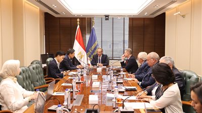 وزير الاتصالات يبحث مع سفير سنغافورة سبل تعزيز التعاون 