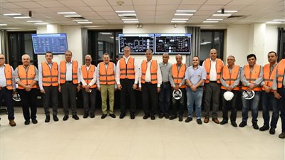 لوقف قطع الكهرباء.. وزير البترول يتفقد سفينة التغويز وشحنات الوقود المستوردة بميناء سوميد