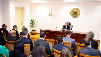 وزير الخارجية يجتمع مع شباب الدبلوماسيين من الدرجات الحديثة والمتوسطة