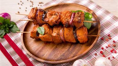 طريقة عمل الشيش طاووق في الطاسة.. 13 مقدار في الوصفة السحرية 