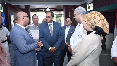 محافظ قنا: زيارات مفاجئة للمستشفيات العامة في أوقات مختلفة لتحسين خدمات المواطنين 