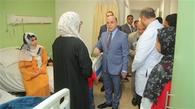 محافظ كفر الشيخ يزور الفلسطينيين المصابين بمستشفى مركز الأورام| صور