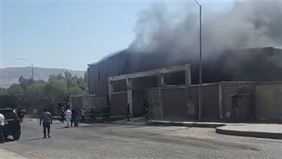 حريق بمخزن تابع لإحدى الشركات بالمنطقة الحرة في الأدبية بالسويس