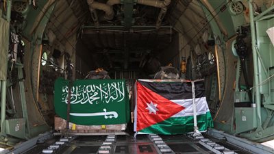 بمشاركة السعودية.. الأردن ينفذ إنزالات جوية لمساعدات على جنوب غزة