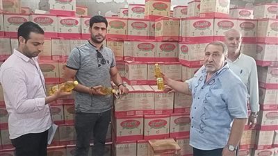 ضبط بدالي تموين لغلق محلاتهم والامتناع عن صرف السلع التموينية للمواطنين بالبحيرة