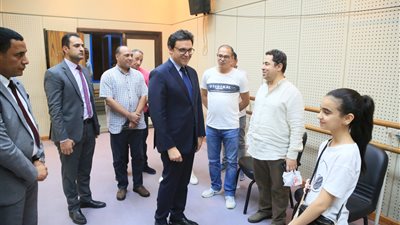 جولة مفاجئة لوزير الثقافة في المواقع الثقافية بساحة دار الأوبرا| صور