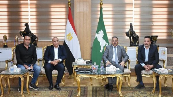 محافظ الشرقية خلال