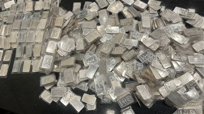 كل ما يروح المطار يتمسك.. ضبط راكب حاول تهريب 1200 سبيكة فضة 3 مرات بمطار سفنكس