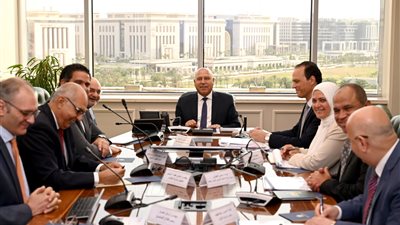 كامل الوزير يبحث دعم مجموعة المنصور للسيارات لتصنيع المركبات الكهربائية في مصر