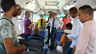 محافظ جنوب سيناء يوجه بالتشغيل التجريبي لـ5 أتوبيسات كهربائية بشرم الشيخ