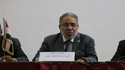 أمين عام الأطباء يناقش مع نقيب التمريض قانون المسؤولية الطبية وسلبياته على الأعضاء