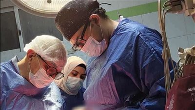 فريق طبي بجامعة أسيوط ينجح في إجراء جراحة معقدة لمريضة من دولة عربية