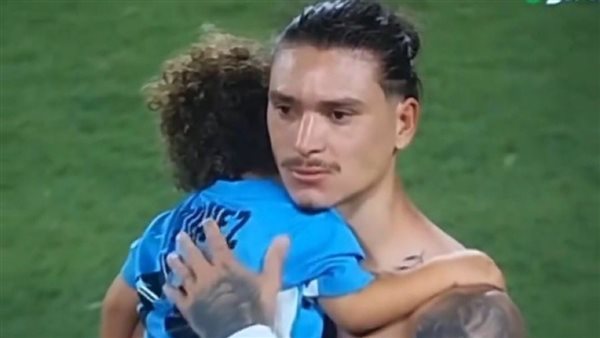 داروين نونيز مع ابنته