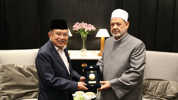 شيخ الأزهر مع رئيس