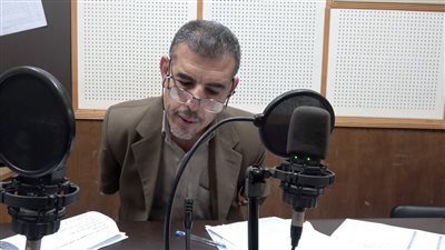 بعد 34 عامًا.. الإذاعي رضا عبد السلام أول رئيس لإذاعة القرآن من ذوي الهمم يبلغ سن المعاش