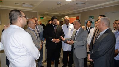 محافظ الإسماعيلية يتفقد المجمع الطبي للاطمئنان على انتظام سير العمل