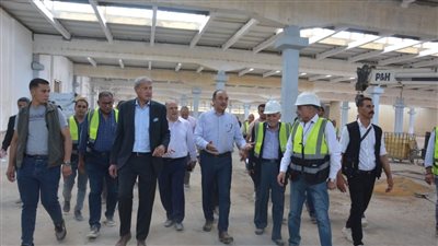 وزير قطاع الأعمال يتفقد أعمال تأهيل البنية التحتية لخطوط الإنتاج الجديدة