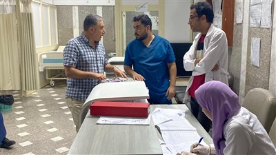 وكيل وزارة الصحة يزور مصابي حادث انقلاب أتوبيس بطريق الإسكندرية مطروح | صور